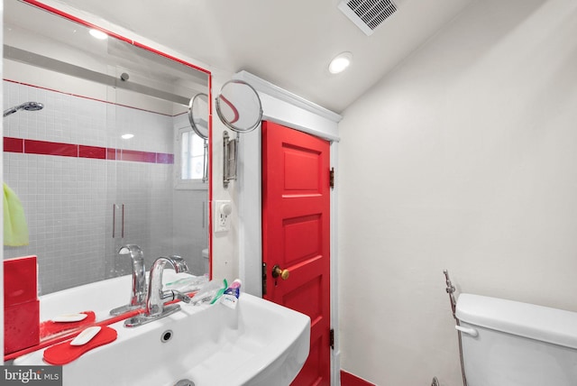 bathroom with visible vents, toilet, an enclosed shower, a sink, and recessed lighting