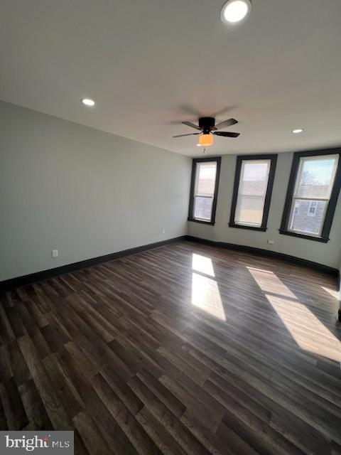 empty room with ceiling fan, baseboards, dark wood-style flooring, and recessed lighting