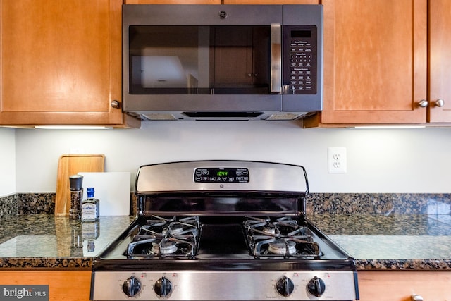 kitchen featuring appliances with stainless steel finishes and dark countertops