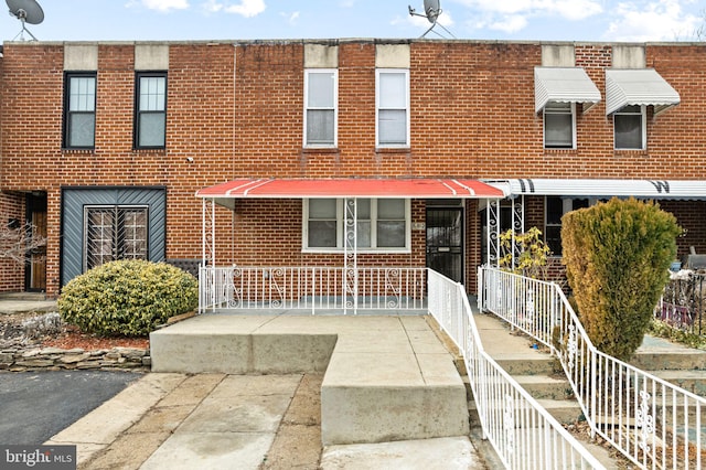 townhome / multi-family property featuring brick siding