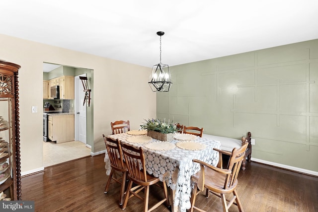 dining area with a notable chandelier and light wood-style floors