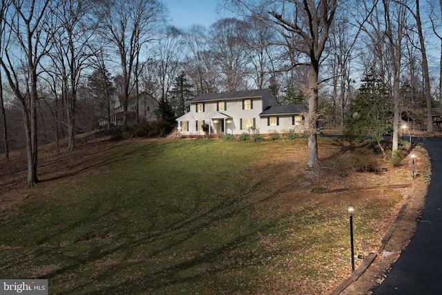 view of front of house featuring a front yard