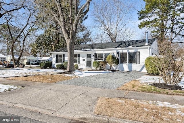 ranch-style house with driveway