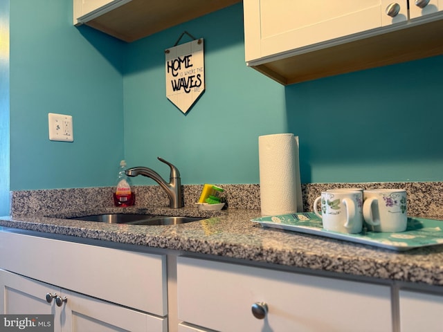 room details featuring wet bar and a sink