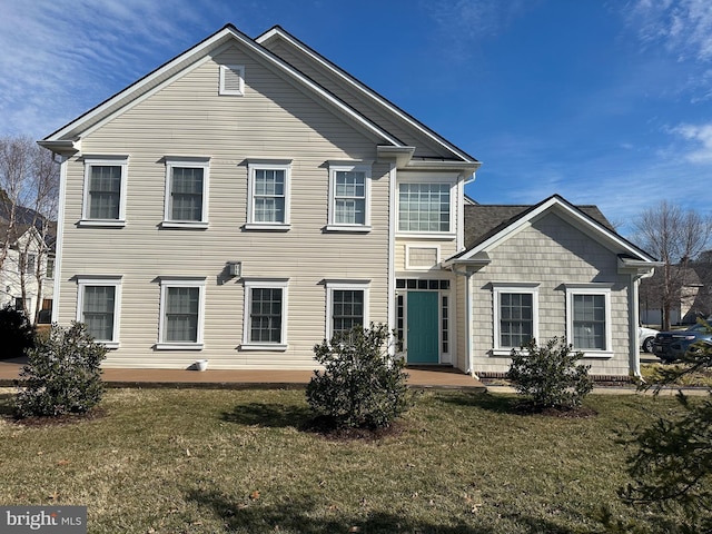 view of front facade featuring a front lawn