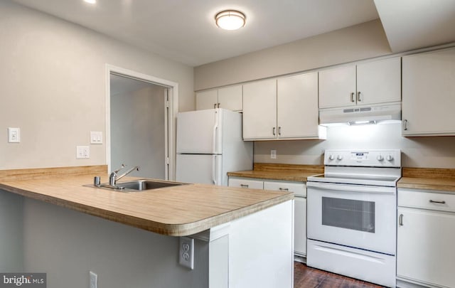 kitchen with light countertops, a sink, a peninsula, white appliances, and under cabinet range hood