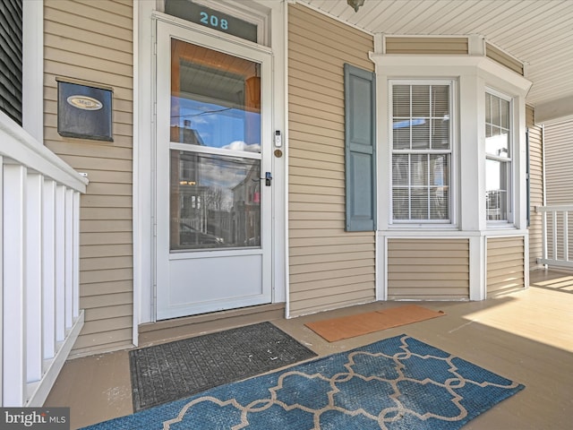 entrance to property featuring covered porch