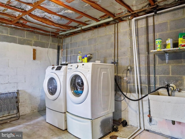 laundry area featuring laundry area, independent washer and dryer, and a sink