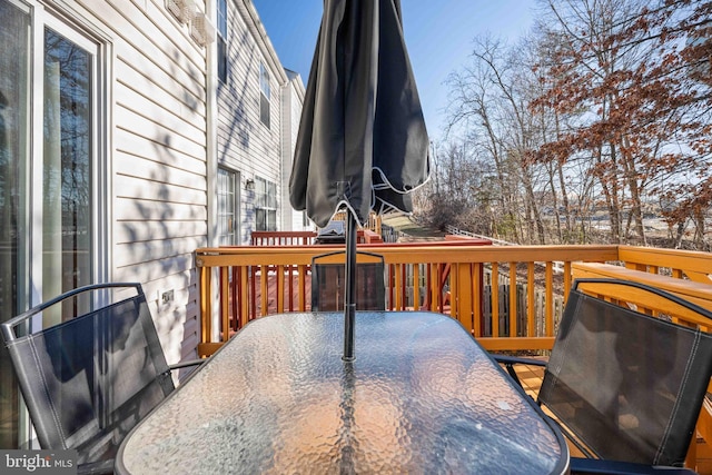 deck with outdoor dining space