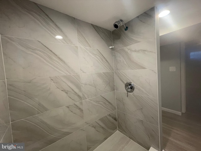 bathroom featuring tiled shower