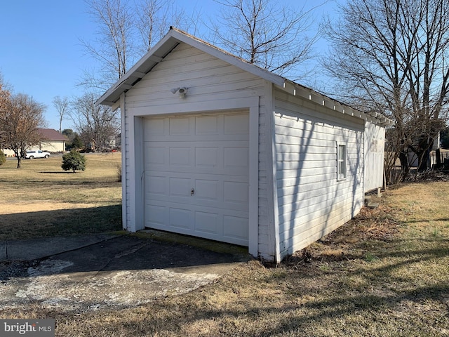 view of detached garage