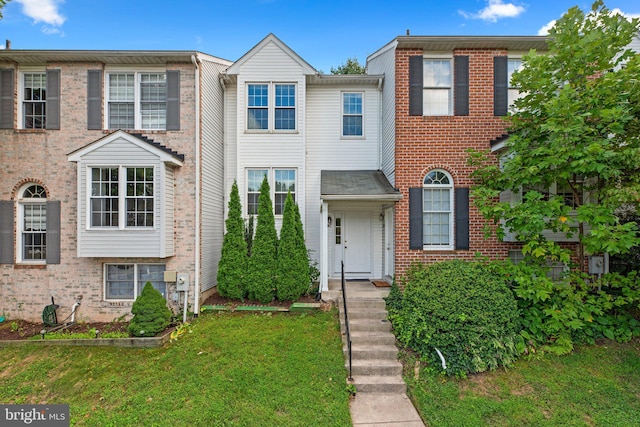 view of property featuring a front yard