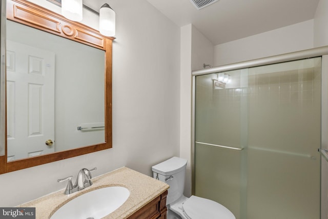 full bathroom featuring toilet, visible vents, an enclosed shower, and vanity