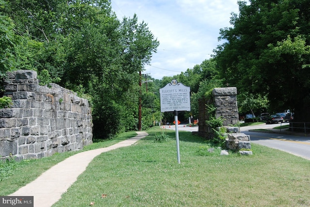 view of community featuring a lawn