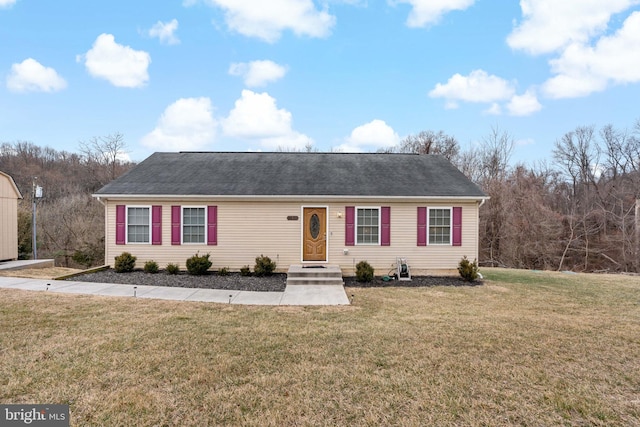 view of front of home featuring a front yard