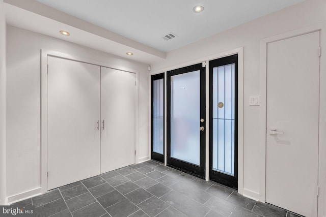 entryway featuring recessed lighting and visible vents