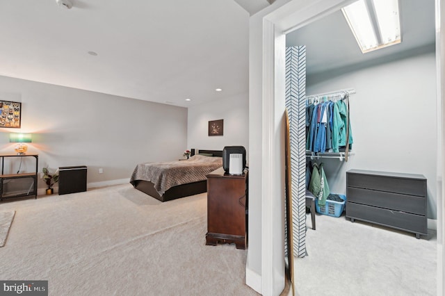 bedroom featuring carpet flooring, baseboards, and a closet