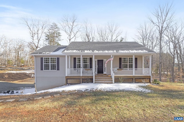 view of front facade featuring a front lawn and a porch