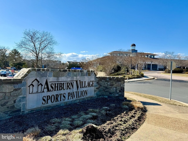 view of community / neighborhood sign