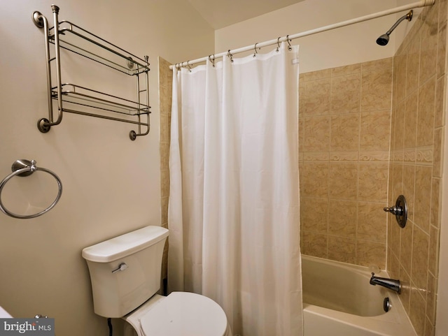 bathroom featuring toilet and shower / tub combo