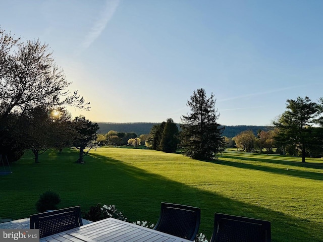 view of property's community featuring a lawn