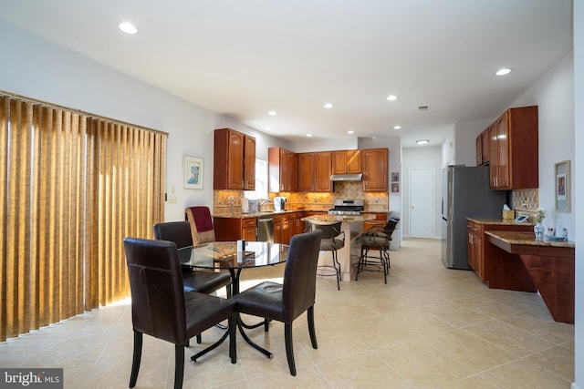 dining area with light tile patterned floors, visible vents, and recessed lighting