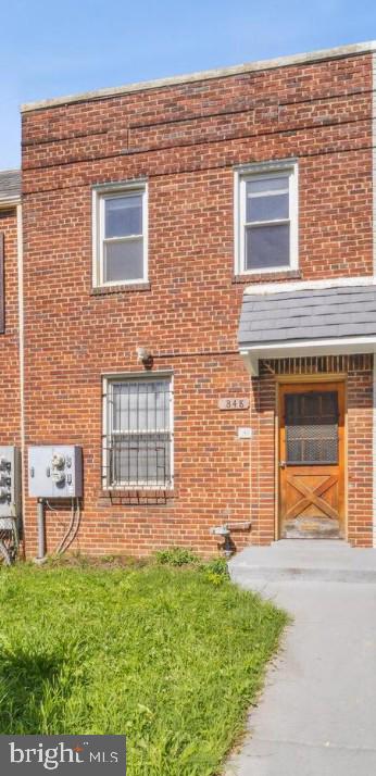 view of front facade with brick siding