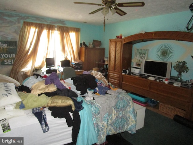 bedroom featuring a ceiling fan