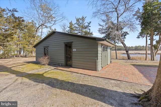 view of outdoor structure with an outbuilding