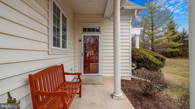 entrance to property with a shingled roof