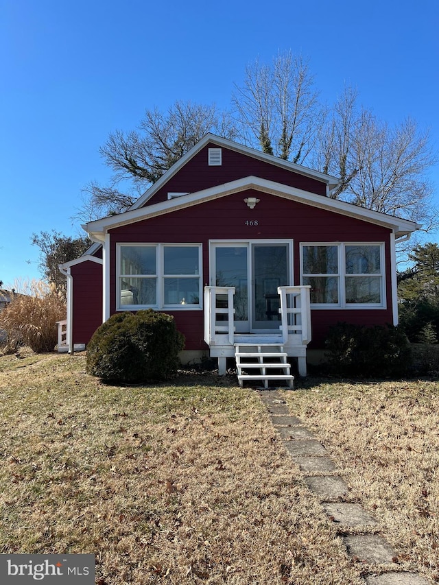 bungalow-style house featuring a front yard