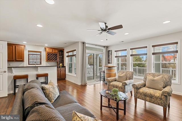 living area featuring ceiling fan, baseboards, dark wood-type flooring, and recessed lighting