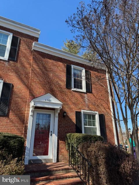 townhome / multi-family property featuring brick siding