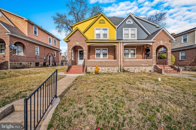 view of front facade featuring a front lawn and brick siding