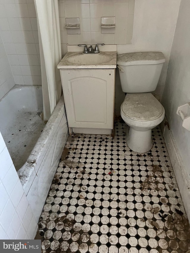 bathroom with toilet and vanity