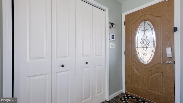 entryway featuring baseboards