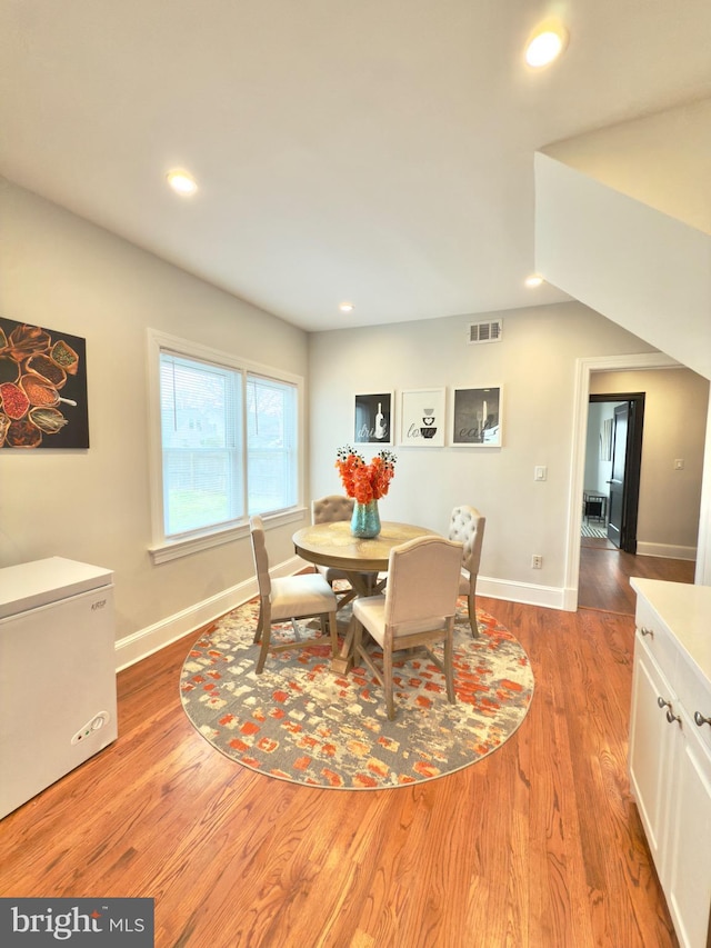 dining area featuring visible vents, recessed lighting, baseboards, and wood finished floors