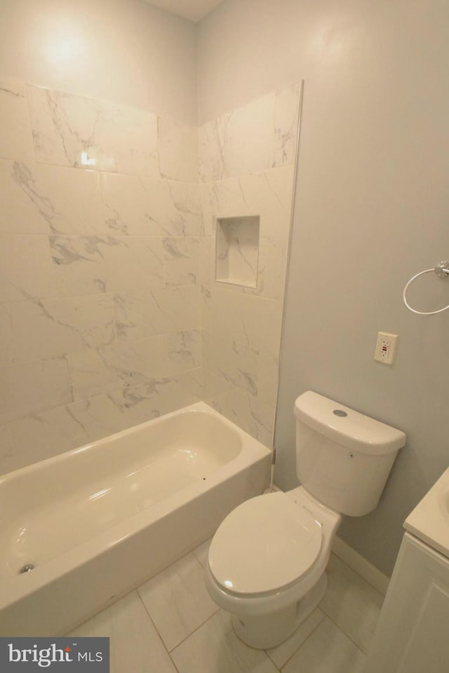 full bath featuring toilet, vanity, baseboards, and shower / bathtub combination