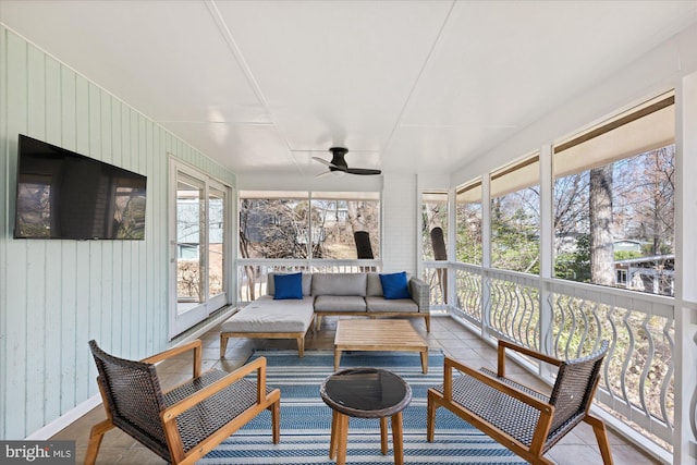 sunroom featuring ceiling fan