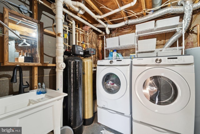 laundry area featuring a sink, laundry area, and washing machine and clothes dryer