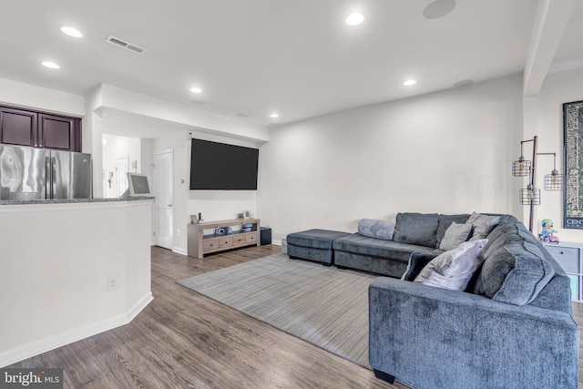 living area featuring baseboards, wood finished floors, visible vents, and recessed lighting