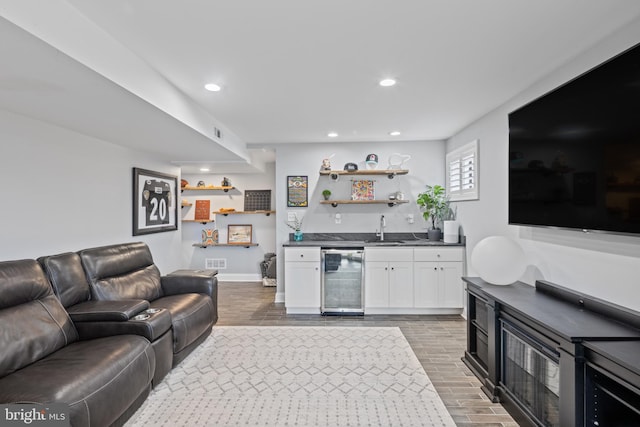 living area with wet bar, beverage cooler, visible vents, and recessed lighting