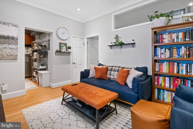 living area featuring recessed lighting, crown molding, baseboards, and wood finished floors