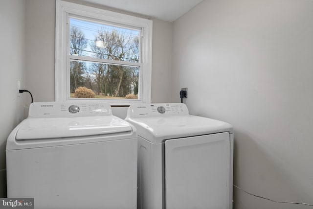 laundry room with laundry area and washer and clothes dryer