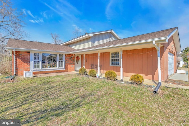 view of front of house featuring a garage, a front yard, brick siding, and a shingled roof