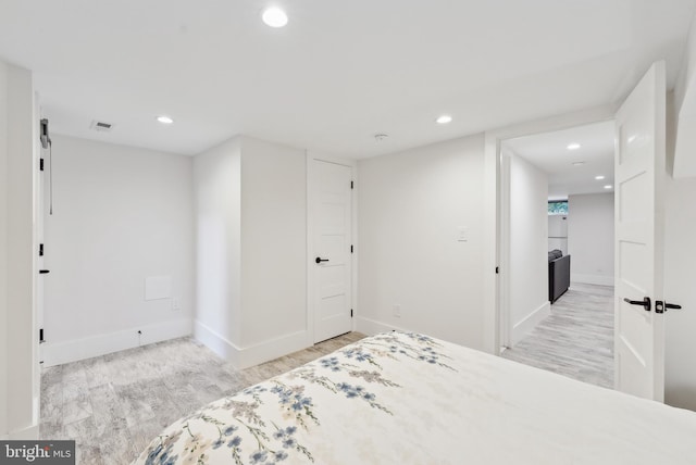 bedroom featuring light wood-style flooring, visible vents, baseboards, and recessed lighting