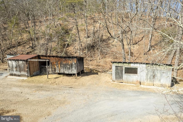 view of pole building with driveway