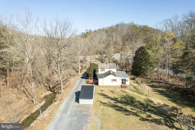 birds eye view of property featuring a wooded view