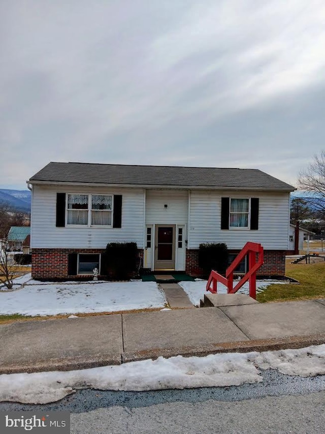 Listing photo 3 for 1118 W Sixth St, Lewistown PA 17044