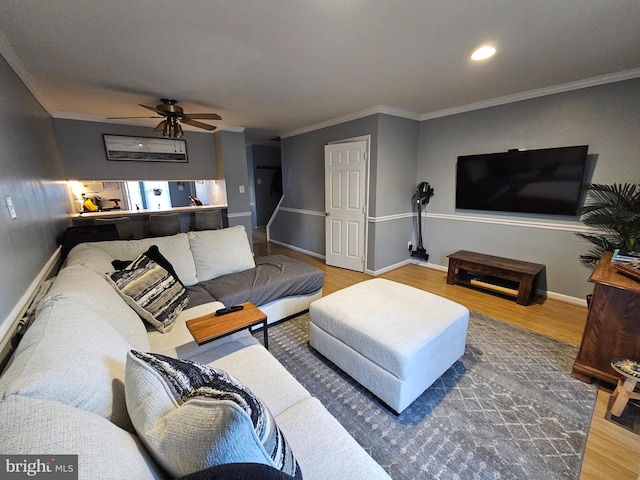 living room with baseboards, a ceiling fan, ornamental molding, wood finished floors, and recessed lighting